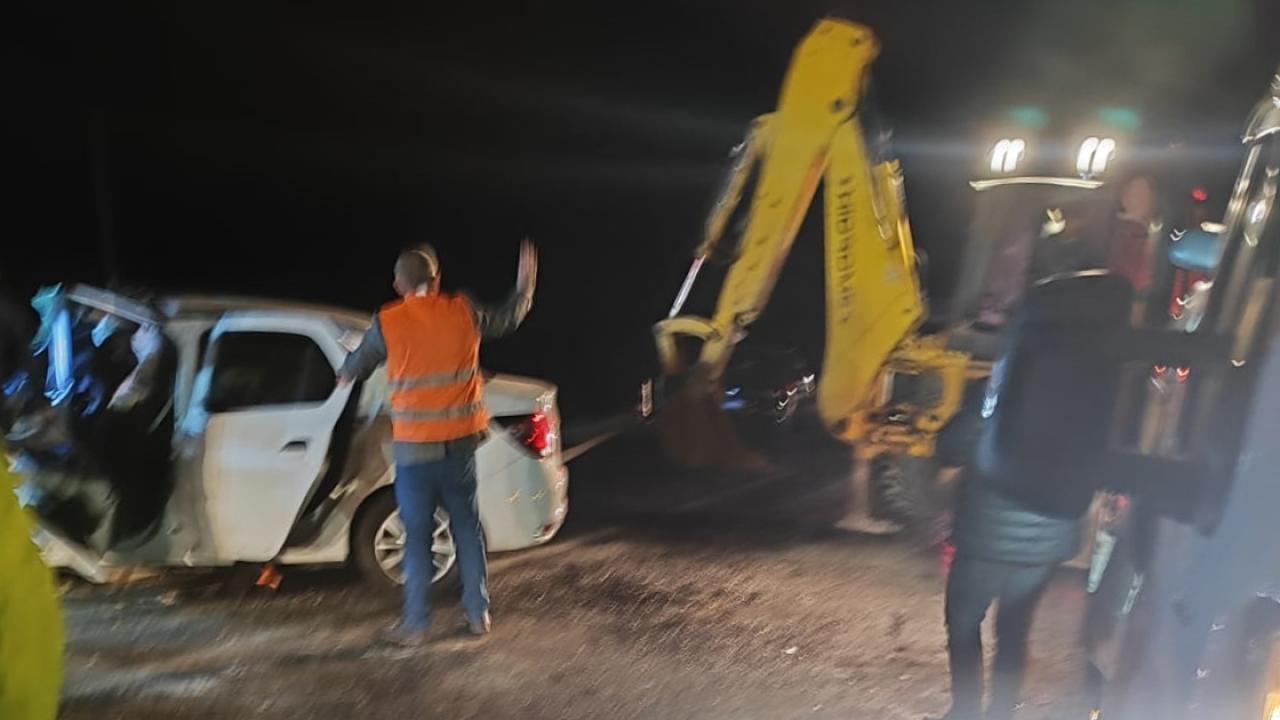 Afyonkarahisar’daki kazada 2 kişi hayatını kaybetti, 4 kişi yaralandı