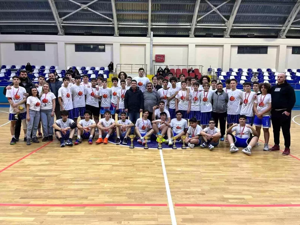 Erzurum’da Yeşilay İçin Basketbol Turnuvası Düzenlendi