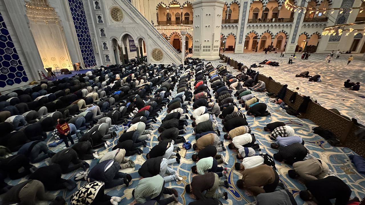 Son teravih namazında camiler doldu
