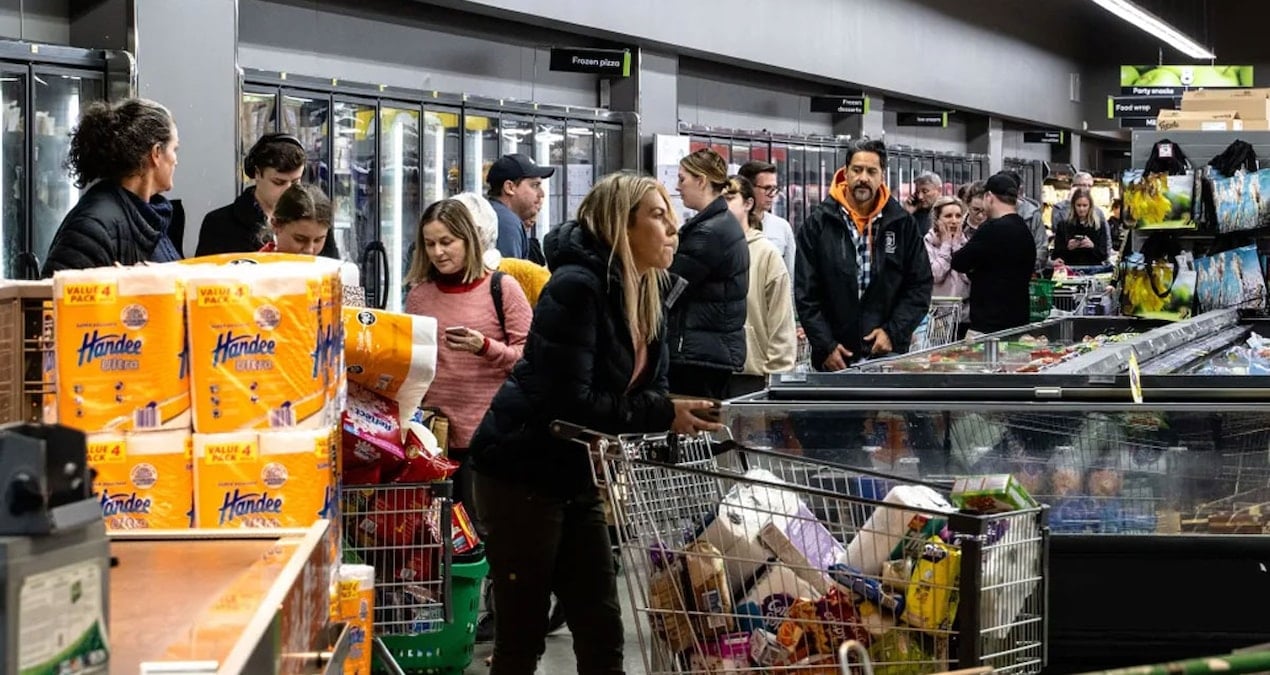 Doğal afet uyarısıyla 300 bin kişi marketlere hücum etti