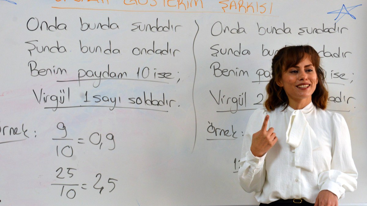 Erzurum’da öğretmenden sıra dışı yöntem: Matematiği şarkılarla öğretiyor