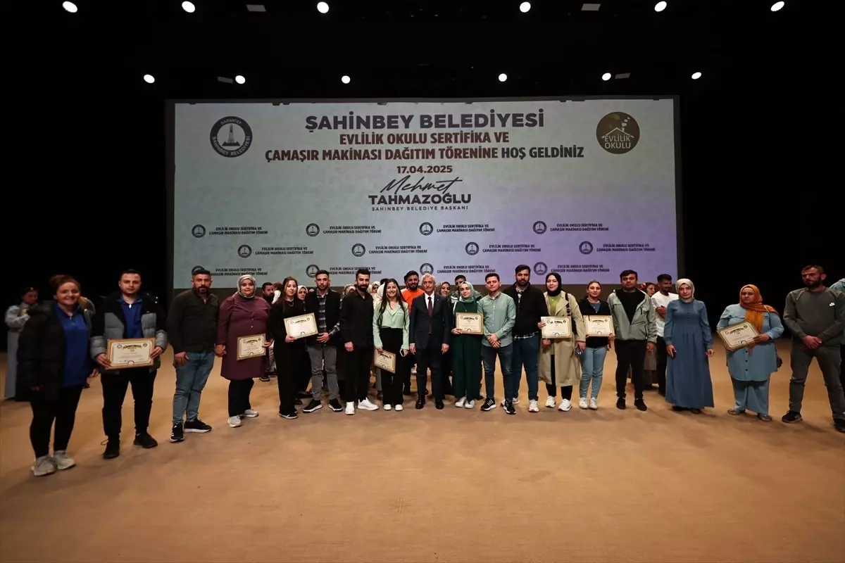 Evlilik Okulu’na 672 Çift Sertifika Aldı