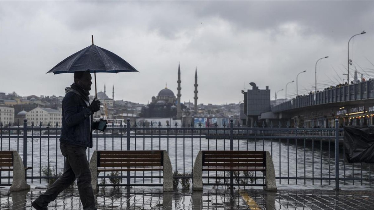 Hava sıcaklığının düşeceği İstanbul’da sağanak yağış bekleniyor